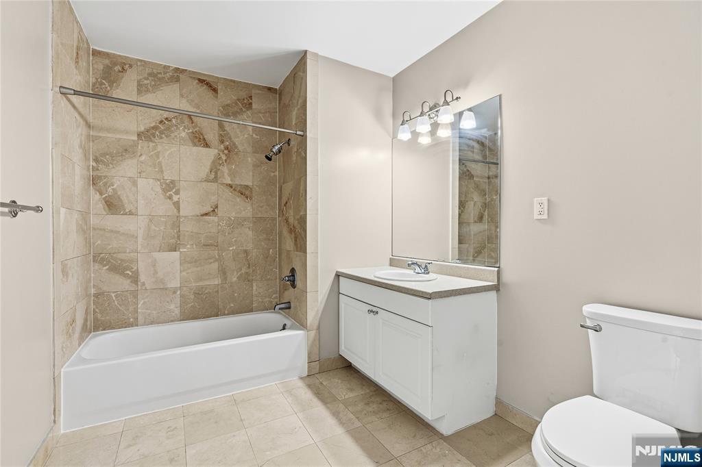 905 River Road 218 - Photo 2
