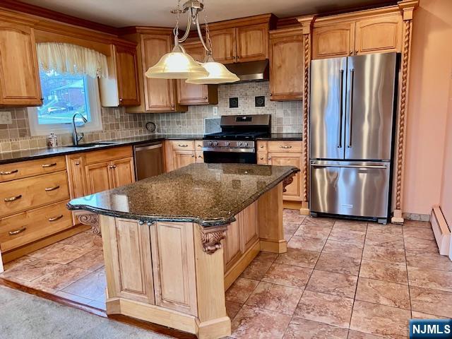 661 Clinton Pl, Ridgefield, NJ 07657