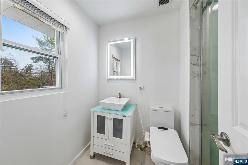 13 Munsey Road, Emerson, NJ, 07630