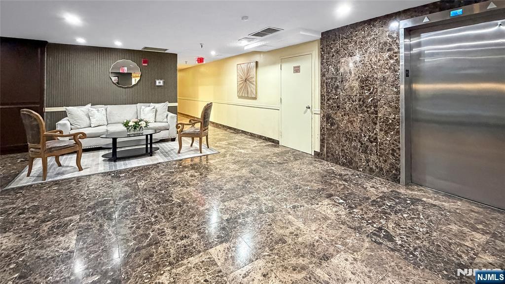 326 Prospect Avenue 2G - Photo 4