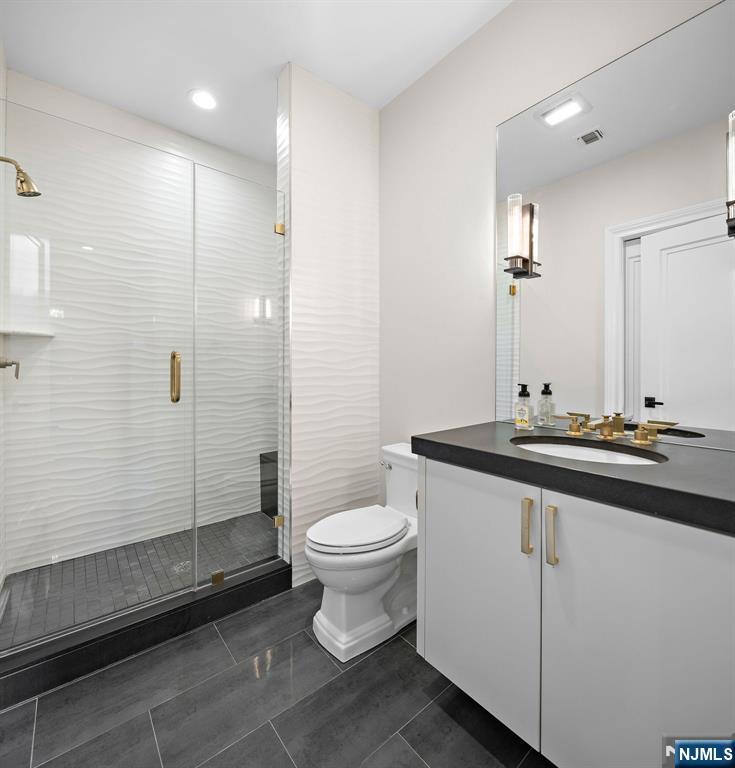Lower Level Full Bathroom