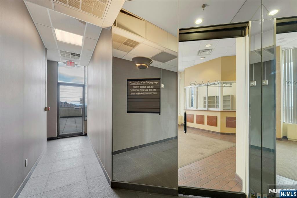 1530 Palisades Avenue Lobby Level - Photo 3