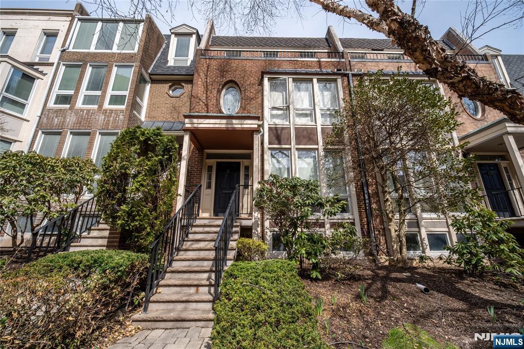 $950,000 Townhouse
