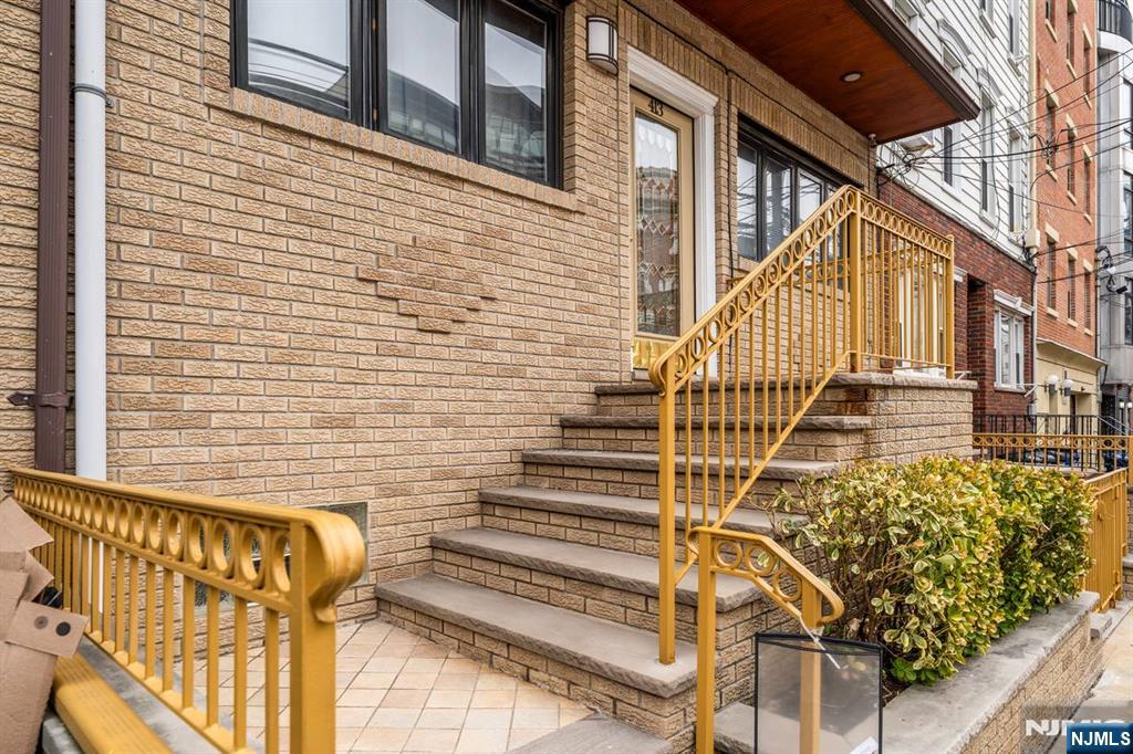 413 Adams Street - Photo 2