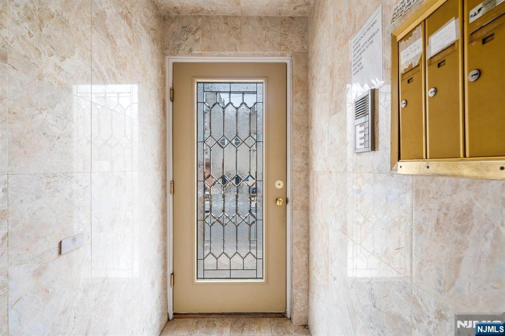 413 Adams Street - Photo 3