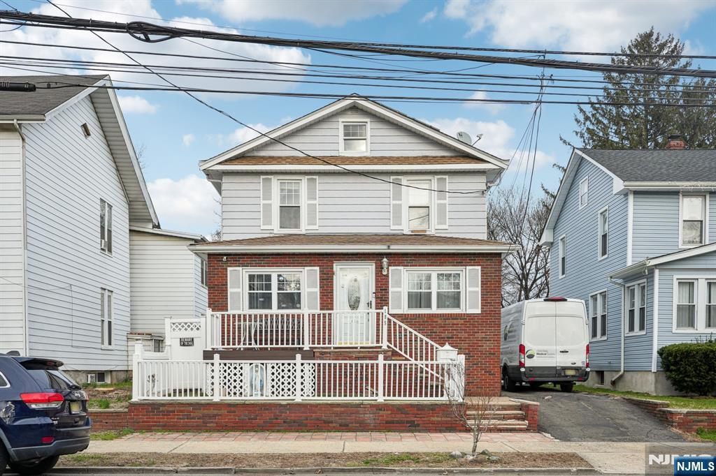 185 Trenton Avenue - Photo 2