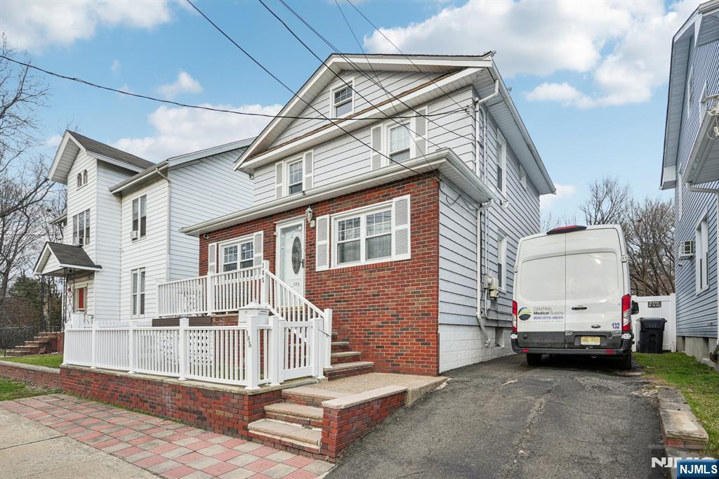 185 Trenton Avenue - Photo 4
