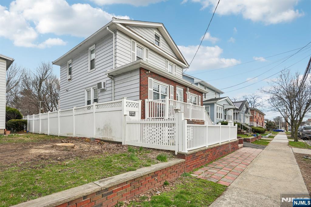 185 Trenton Avenue - Photo 5