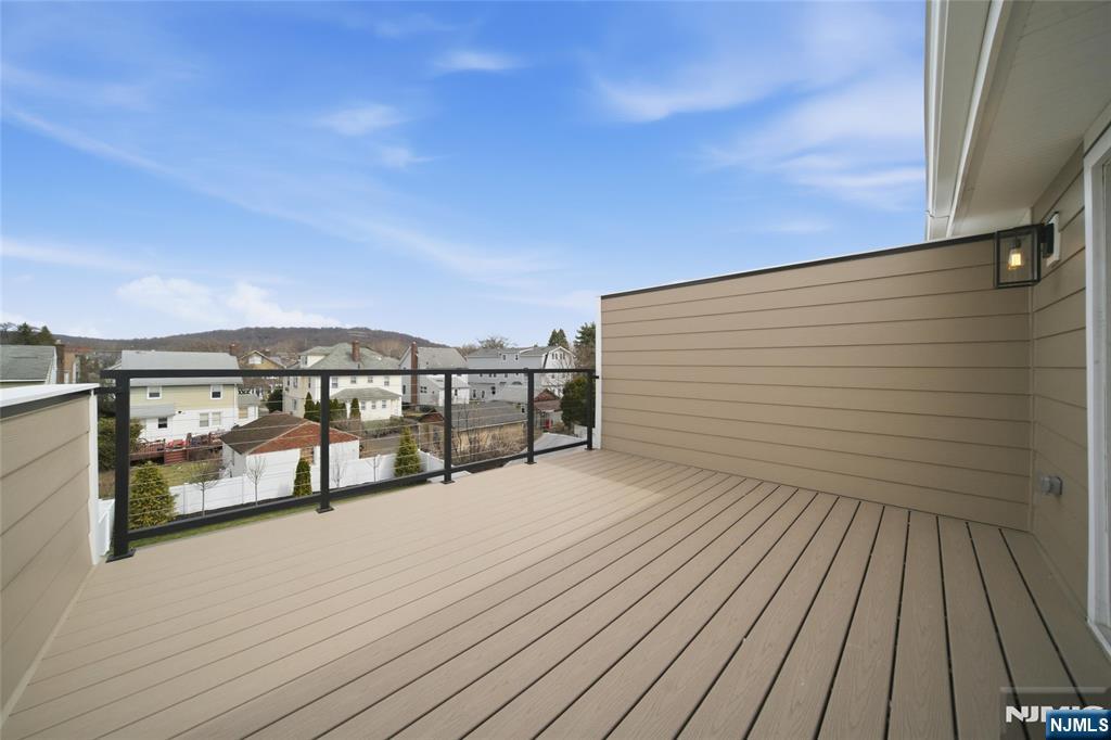 27 Willow Street