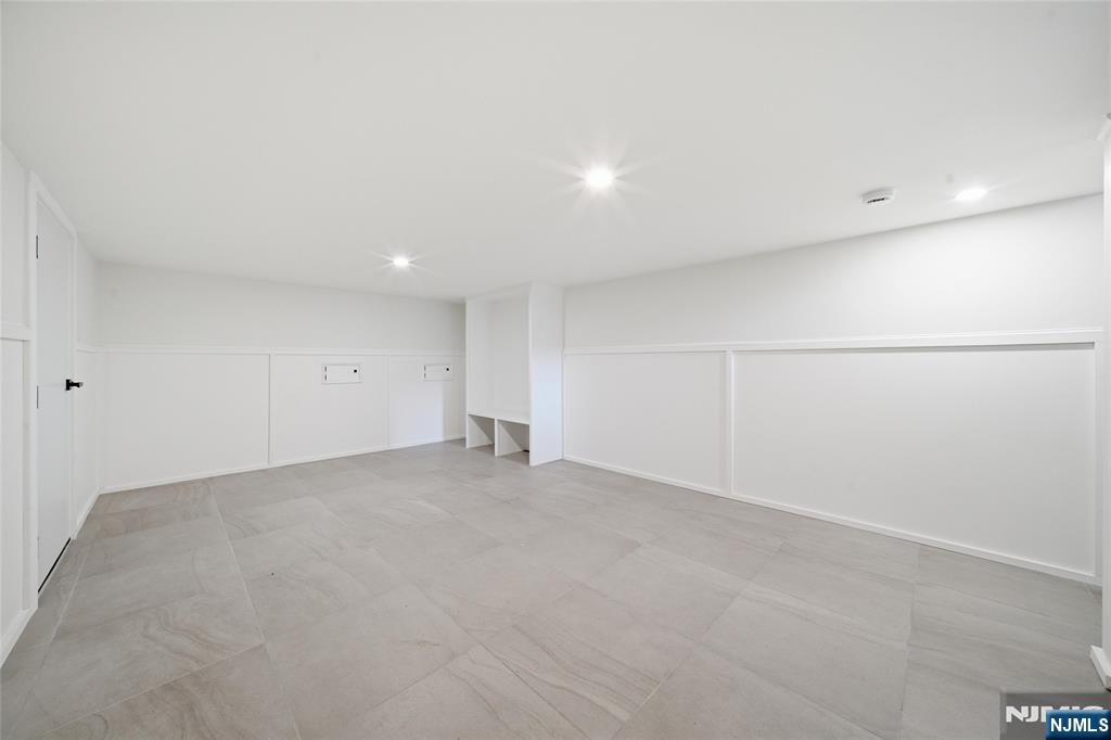 27 Willow Street — photo 44
