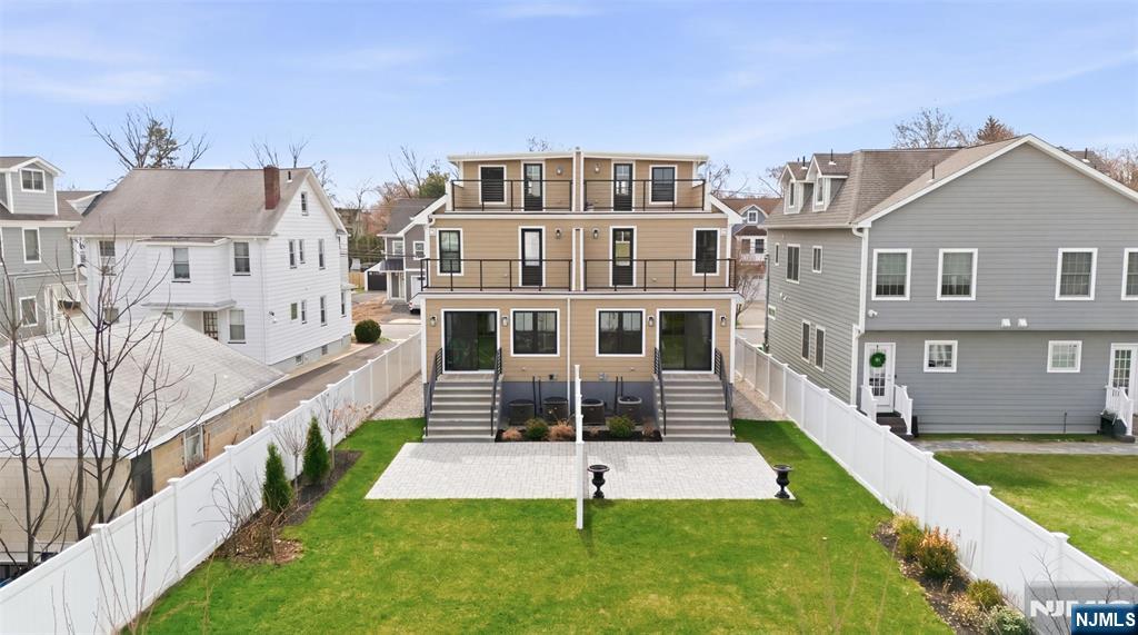 27 Willow Street