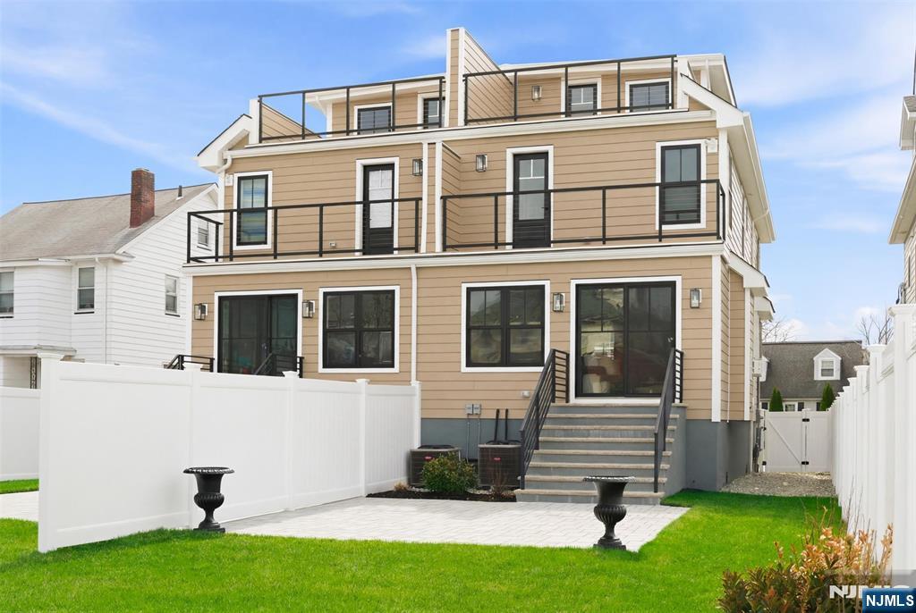 27 Willow Street