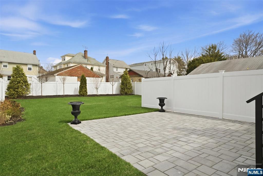 27 Willow Street