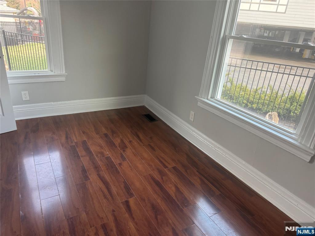 126 Essex Street - Photo 2