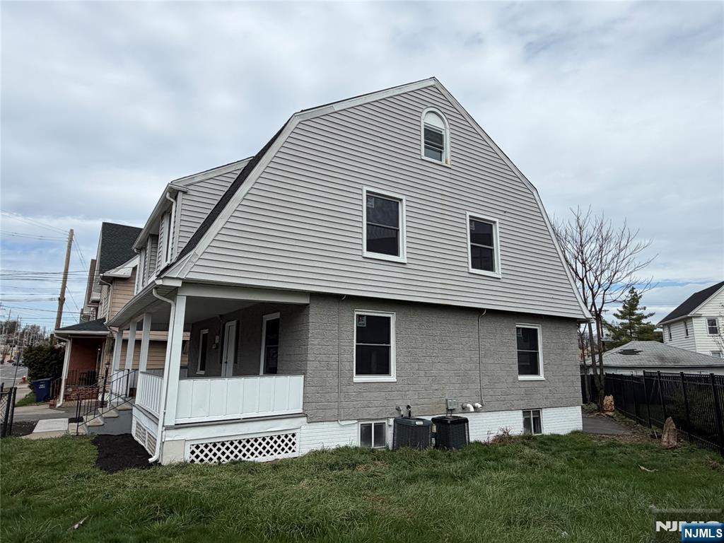 126 Essex Street - Photo 3