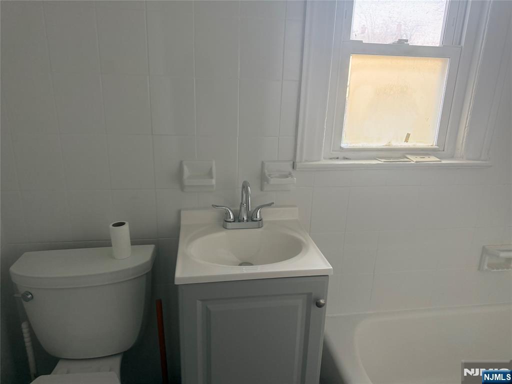 126 Essex Street - Photo 4