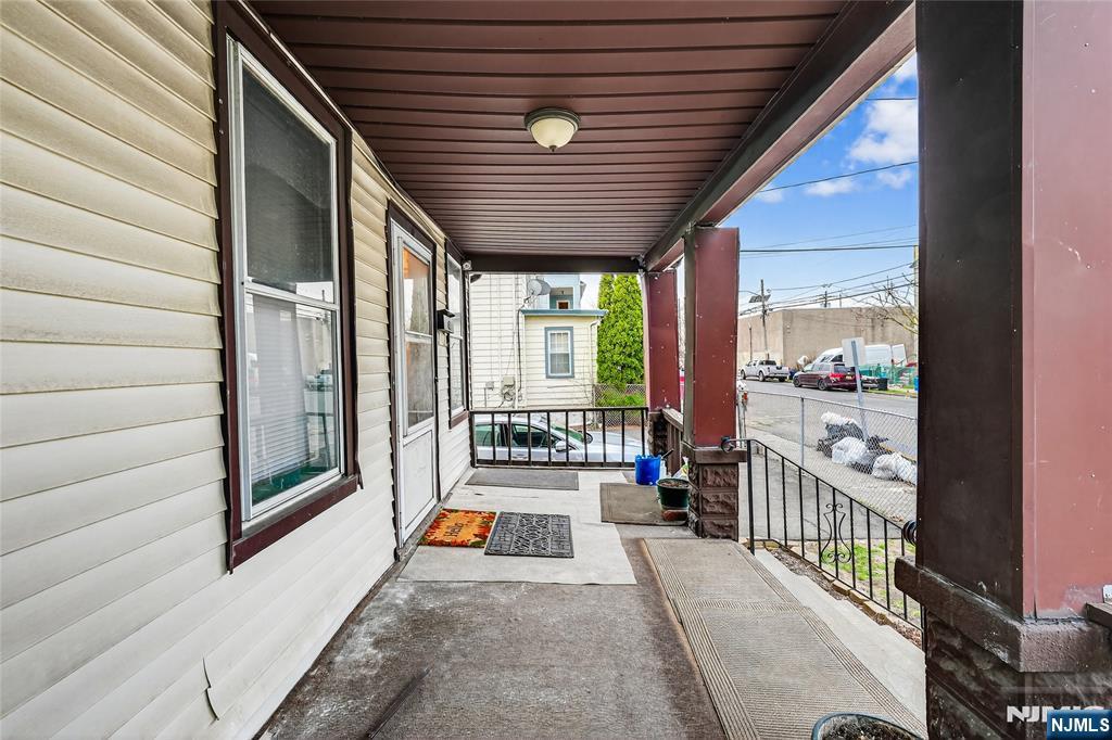 501 32nd Street - Photo 2