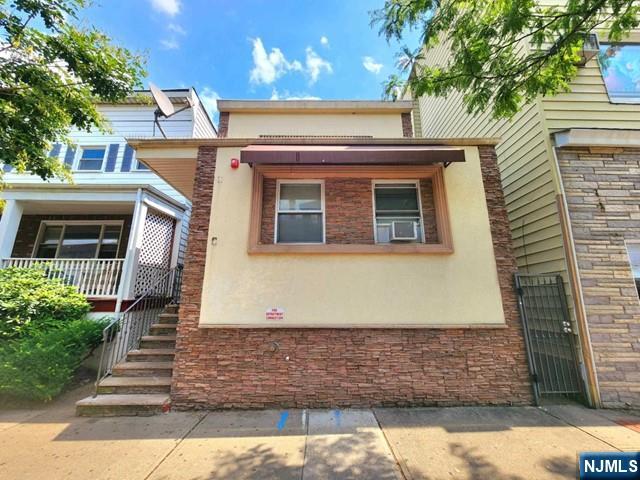 344 Kearny Avenue - Photo 1