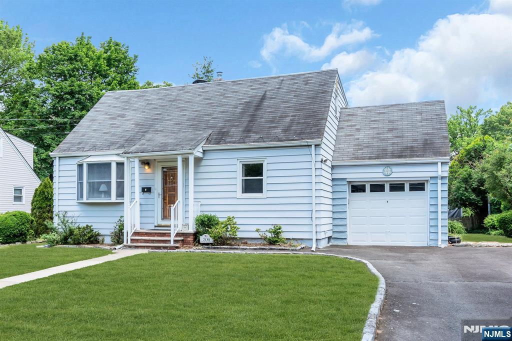 306 Highland Street - Photo 2