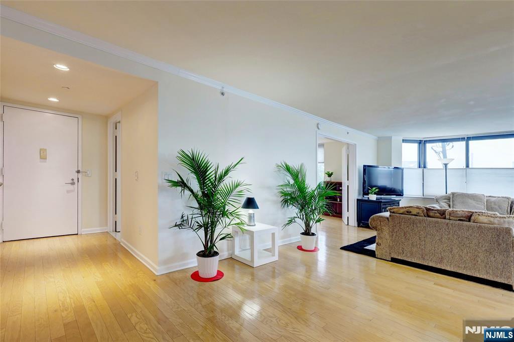 700 Grove Street 3Q - Photo 5
