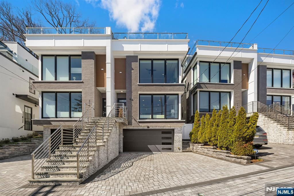 $2,100,000 Contemporary