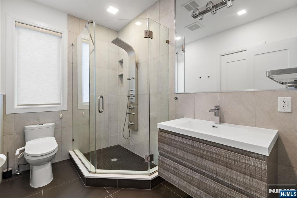 504 Undercliff Avenue