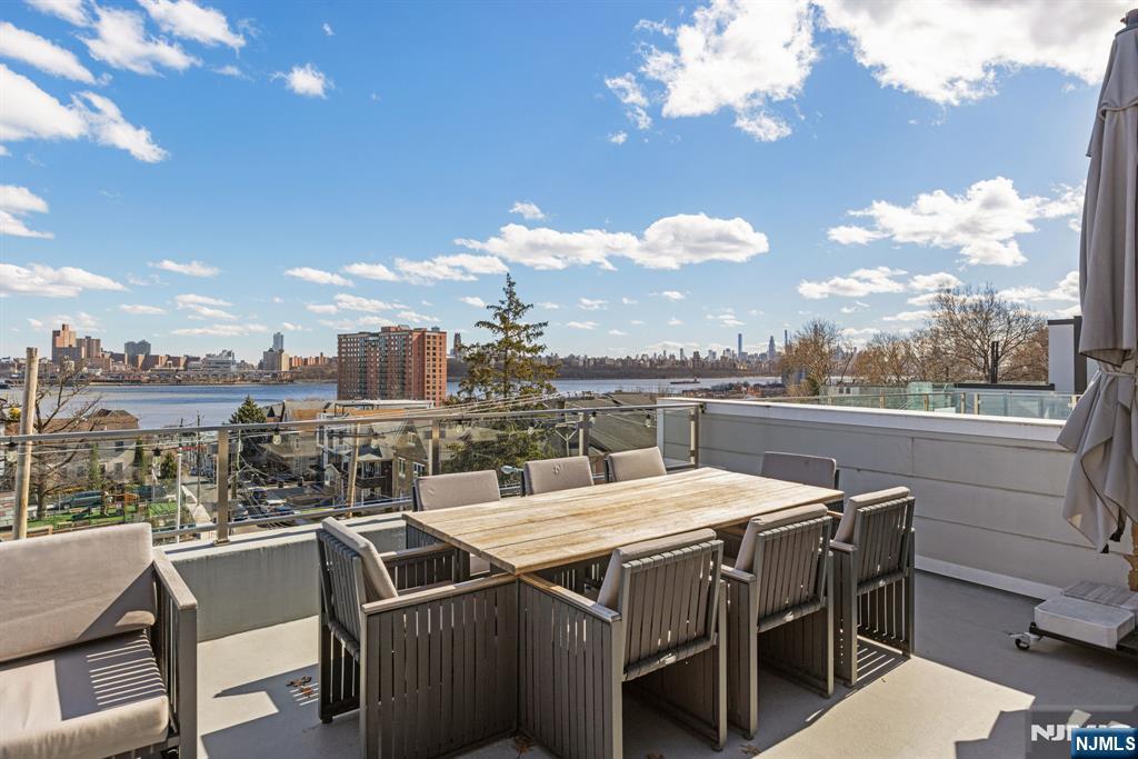 504 Undercliff Avenue