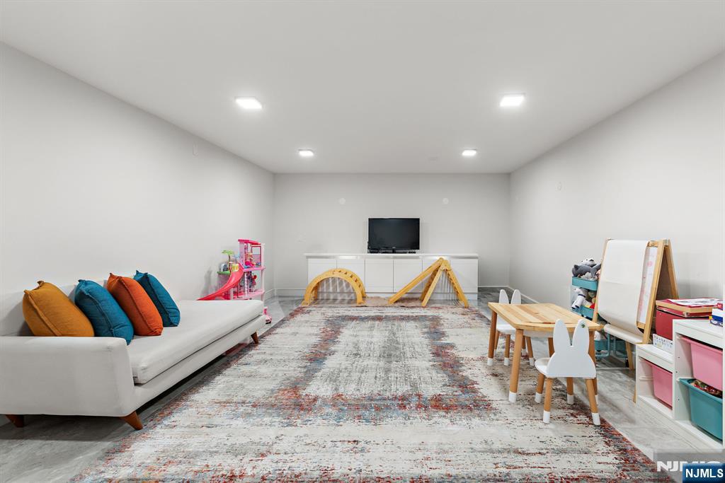 504 Undercliff Avenue