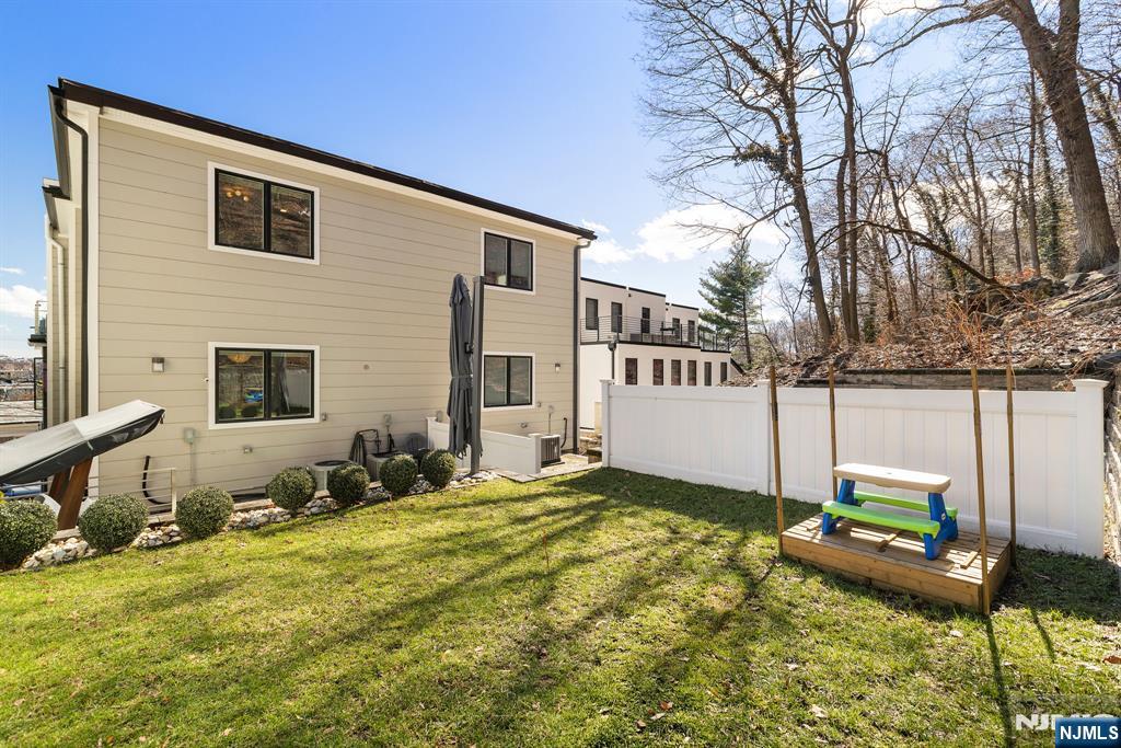 504 Undercliff Avenue