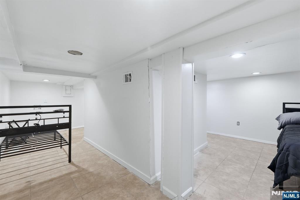64 Willoughby Street