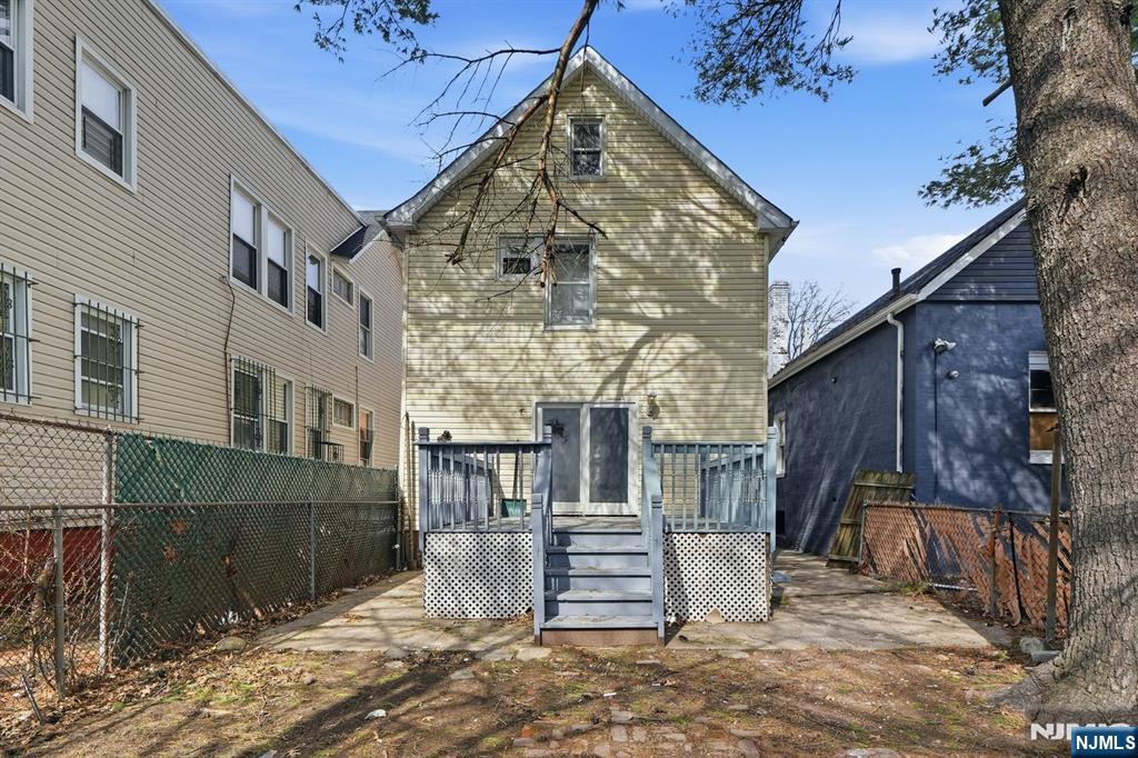 64 Willoughby Street