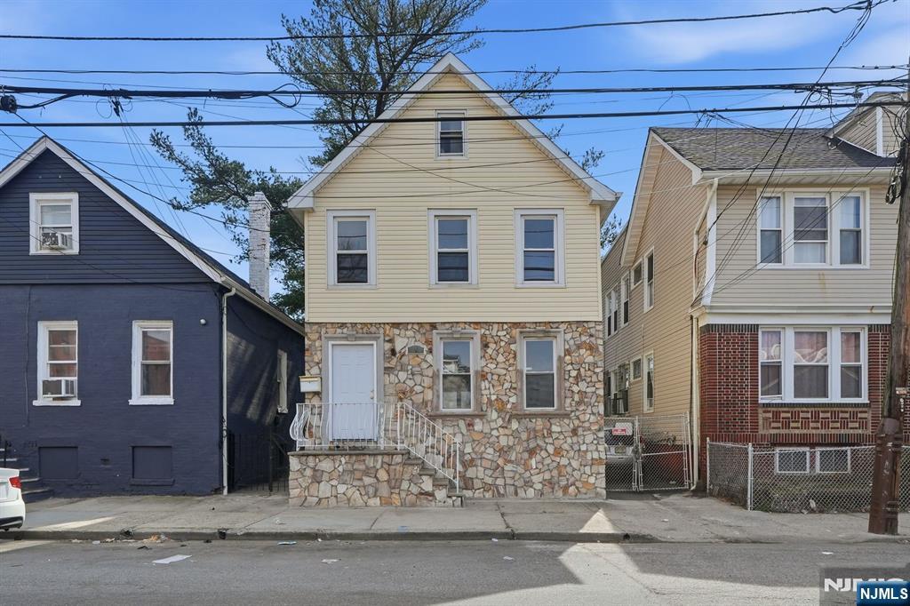 64 Willoughby Street