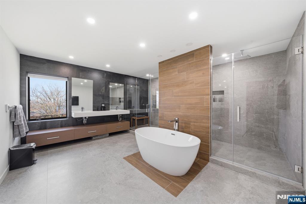 55 Oxford Drive, Tenafly, NJ, 07670