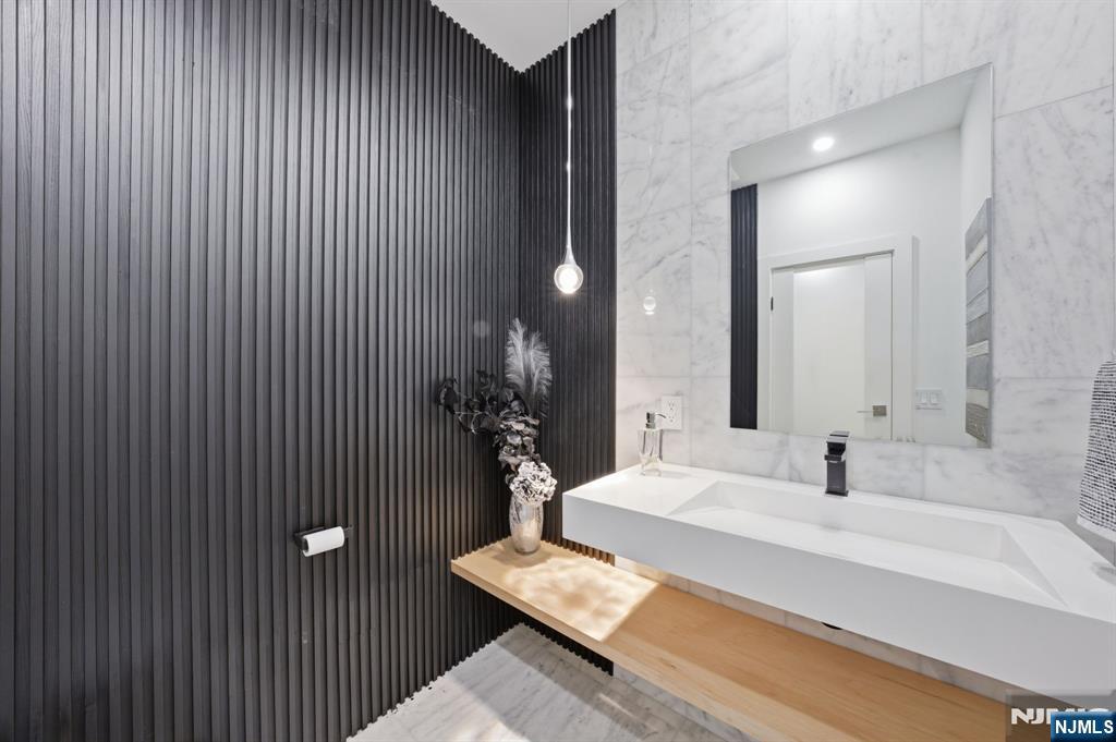 55 Oxford Drive, Tenafly, NJ, 07670