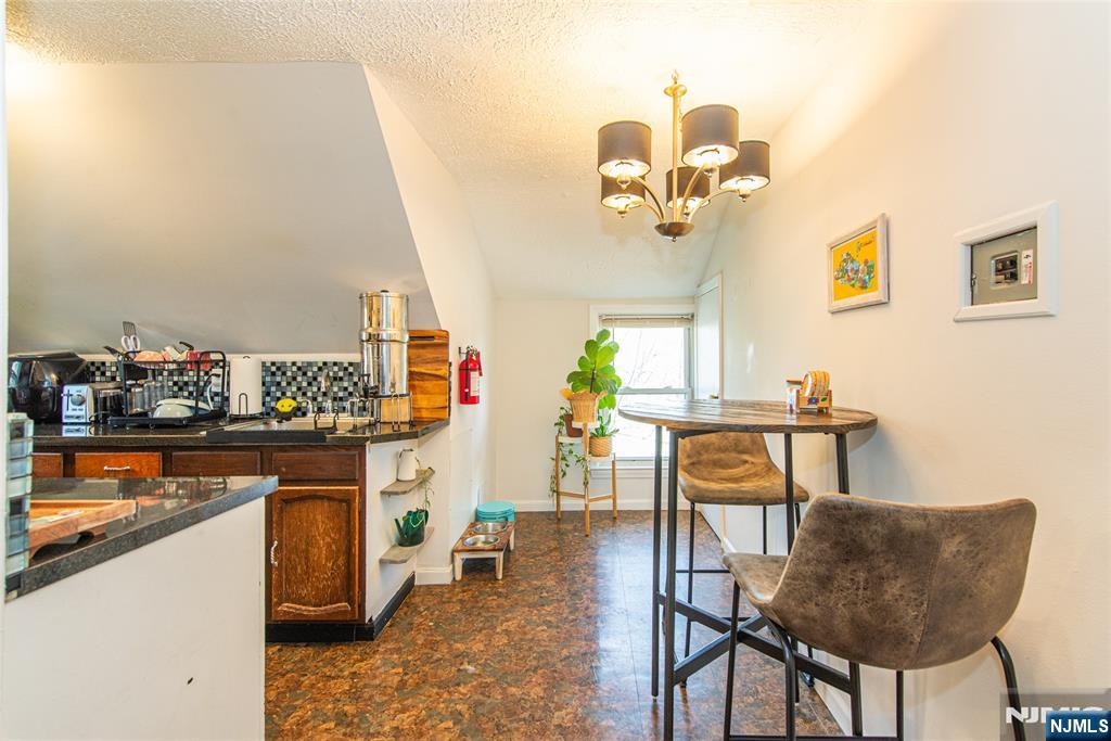 530 Up Mountain Avenue