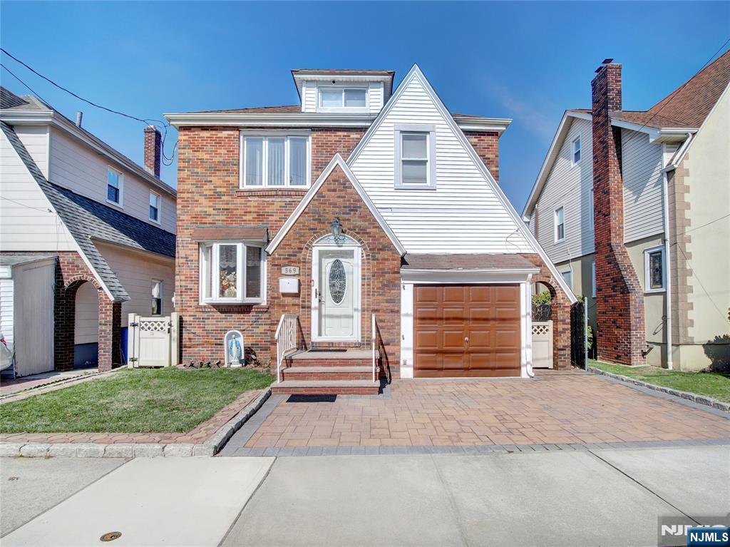 569 Monroe Place