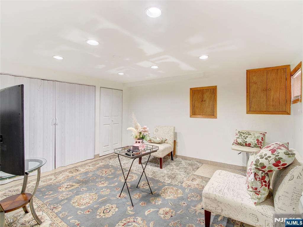 569 Monroe Place