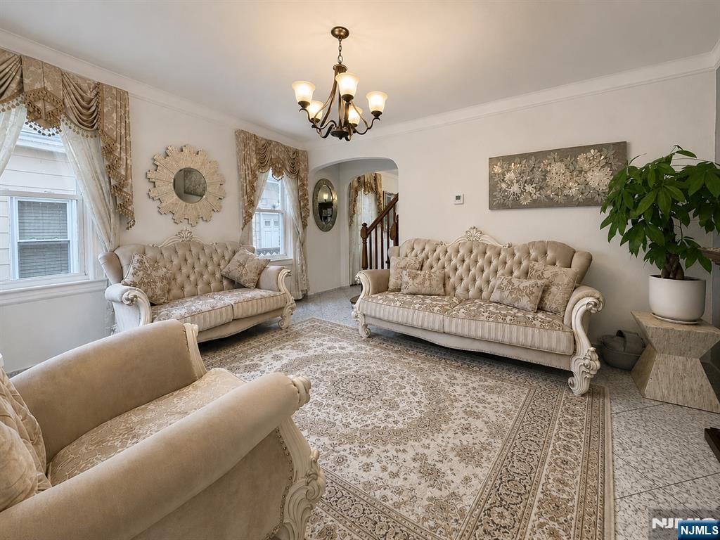 569 Monroe Place - Photo 3