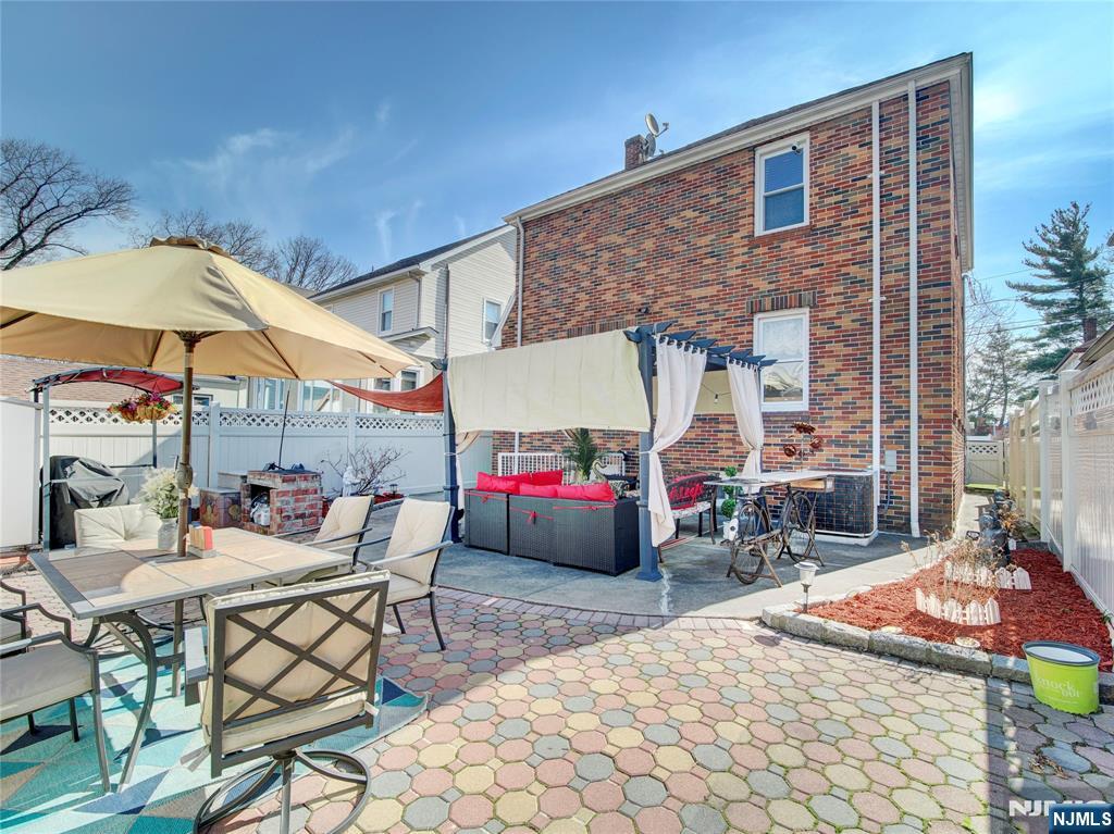 569 Monroe Place