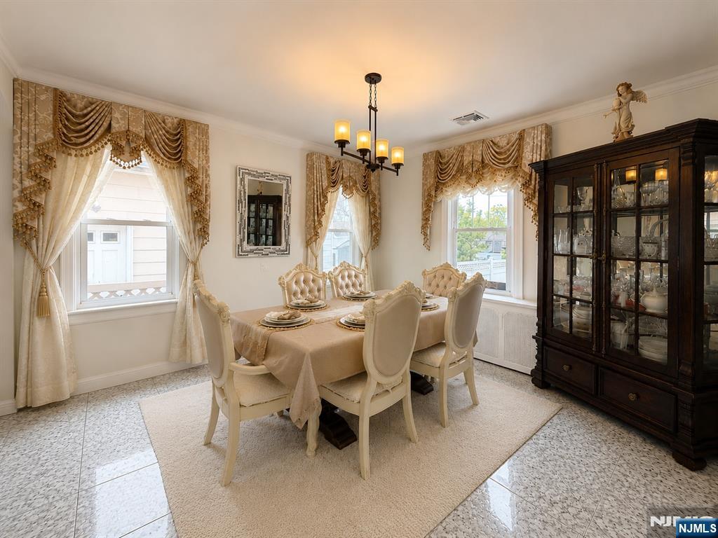 569 Monroe Place - Photo 4