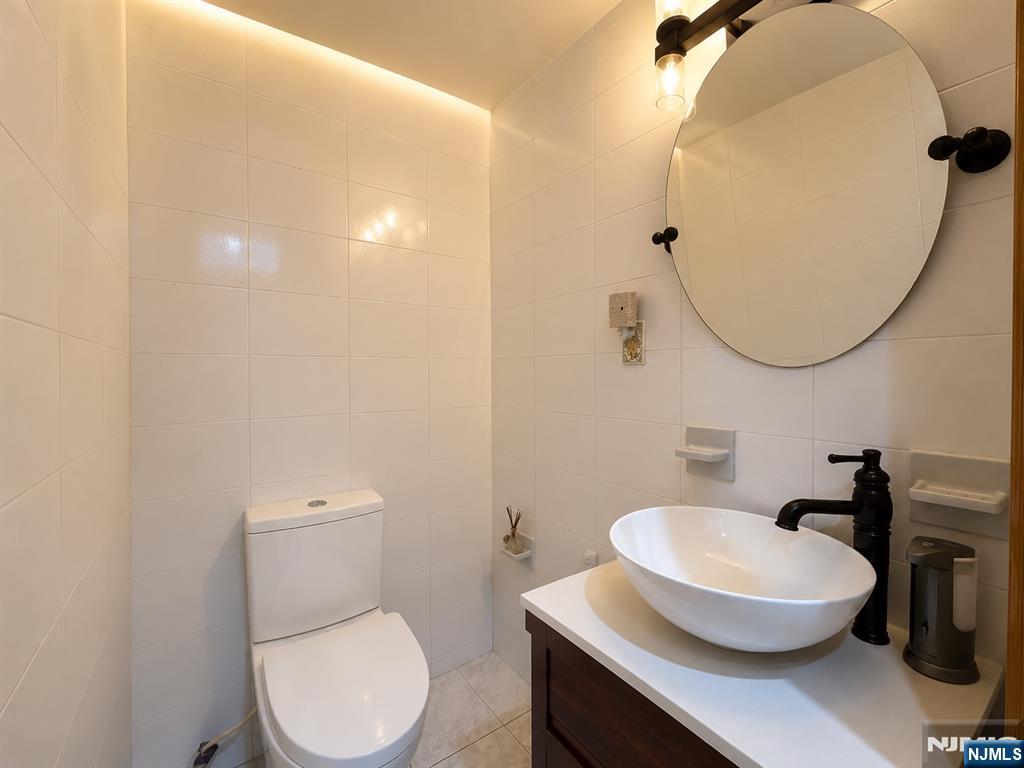 569 Monroe Place - Photo 5