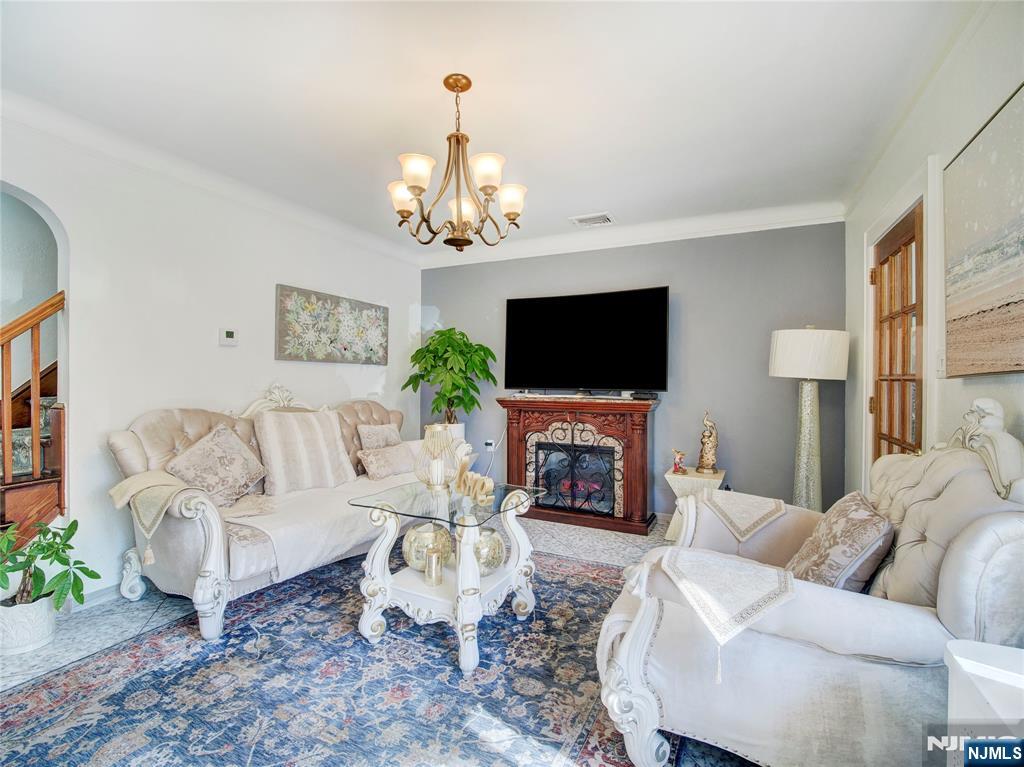 569 Monroe Place