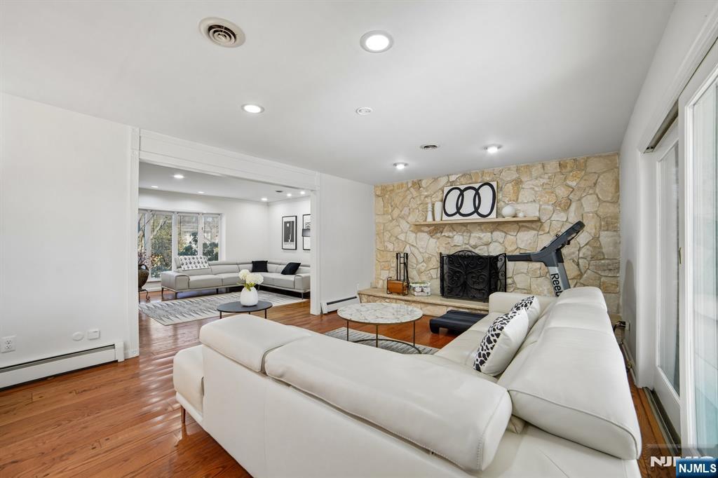 7 Royal Park Terrace, Hillsdale, NJ, 07642