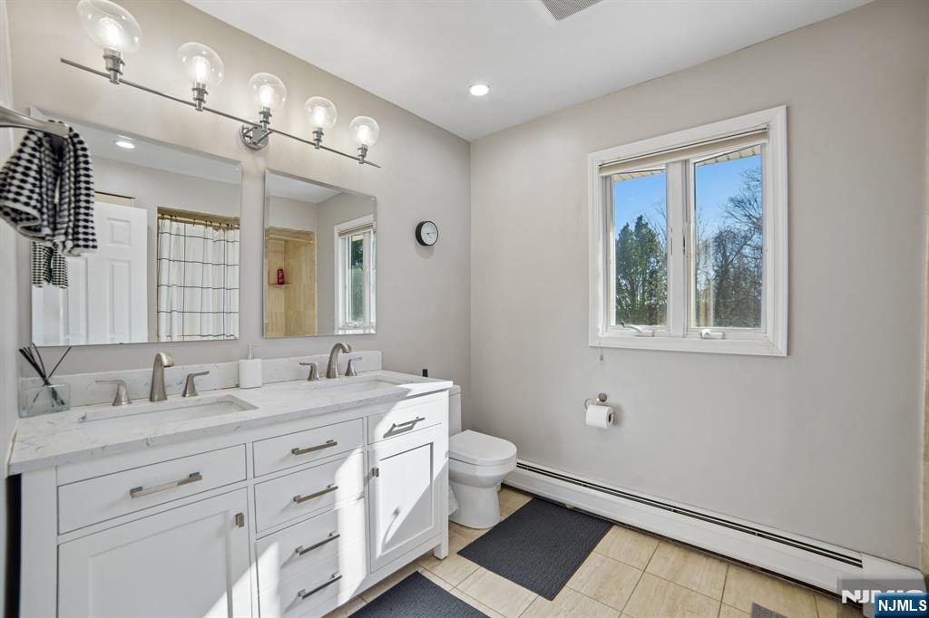 7 Royal Park Terrace, Hillsdale, NJ, 07642