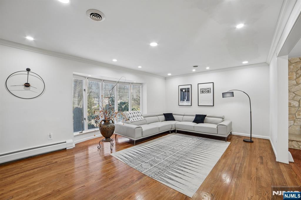 7 Royal Park Terrace, Hillsdale, NJ, 07642