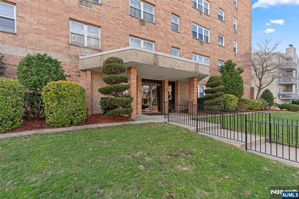 2000 Linwood Avenue UNIT 14D, Fort Lee, NJ, 07024