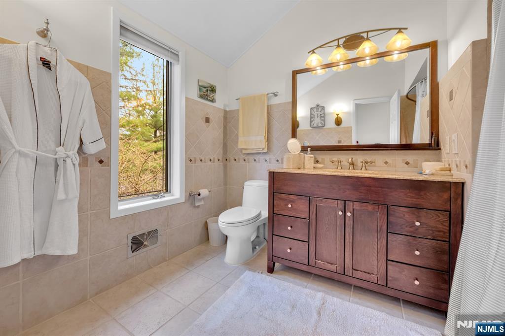 37 Berkshire Road, Woodcliff Lake, NJ, 07677