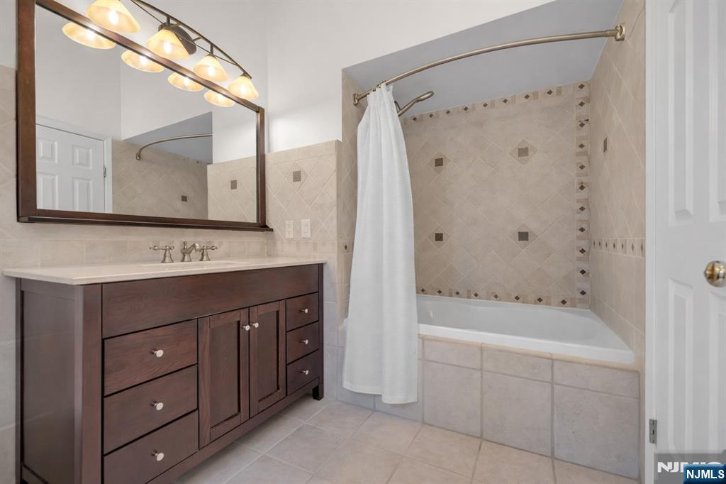 37 Berkshire Road, Woodcliff Lake, NJ, 07677