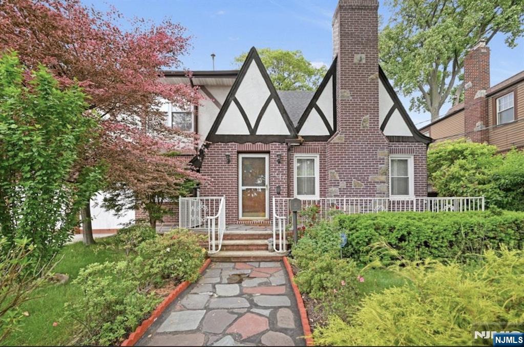 497 Oakdene Avenue - Photo 1