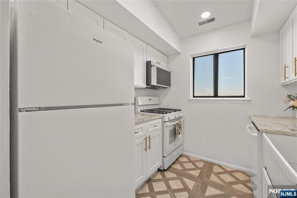 114 Pennington Avenue #T